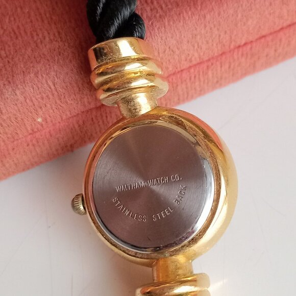 Montre Vintage Waltham Quartz Montre dorée avec bracelet noir torsadé - Picture 4 of 4